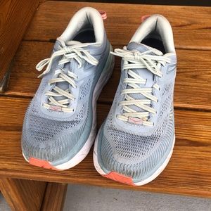 Women’s Hoka One One Bondi 7 , Size 7D.